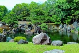 安田造園 東大阪八尾市 造園スタッフ(住宅、公園等の草刈り、掃除、ガーデニング等)のお仕事です。綺麗な空間、外観作りも行っています。求人情報のメイン画像