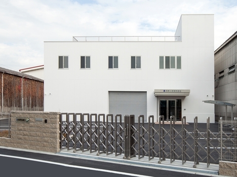 日興化成株式会社 淀川区 ※防水工/外壁補修工・シーリング工/現場監督など求人情報のメイン画像