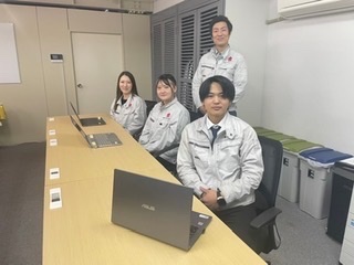 株式会社アイ・エステート 兵庫県 新築マンションのハウスクリーニング、清掃（ワックス、薬剤掛け等）⭐️覚えると簡単なお仕事です。本社では未経験から入社された社員が多く今では幹部、役職に就いております。未経験の方々もご安心下さい。　　　　求人情報のメイン画像