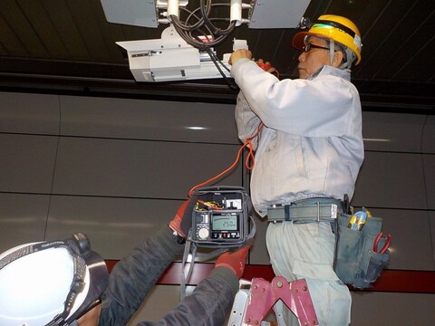 有限会社 日幸通信 名古屋市中村区 電気通信工事、電気工事求人情報の防犯カメラ取付工事画像